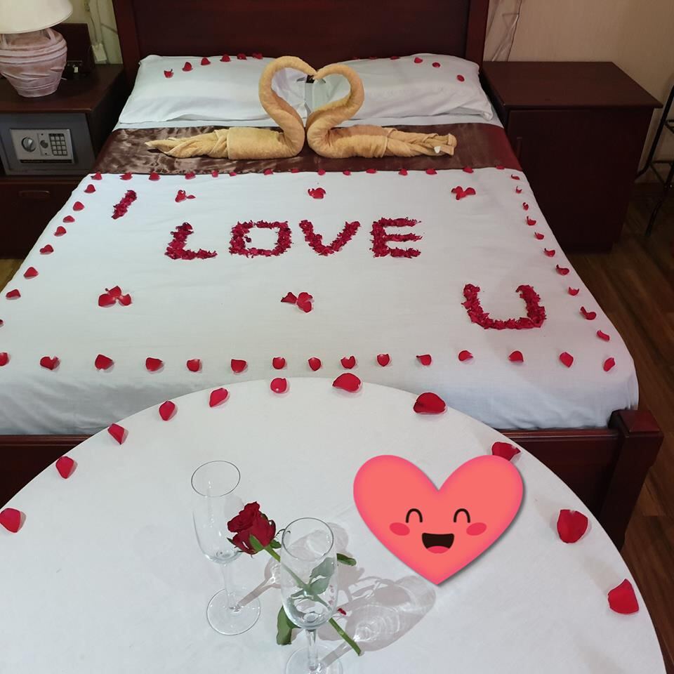 Valentine room decoration setup, Manor Villa Souillac